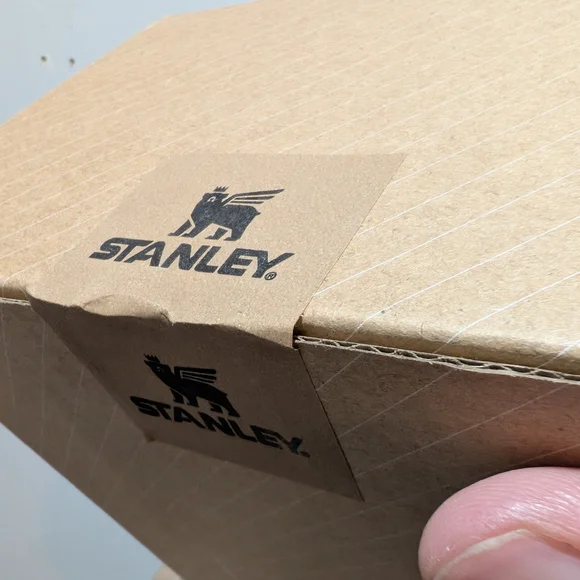 NIB Stanley 40oz Quencher H2.0 Flow State Cup - Picture 5 of 5